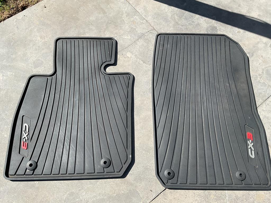 Te koop orginele rubbermatten mazda cx3, Auto diversen, Automatten, Ophalen, Zo goed als nieuw