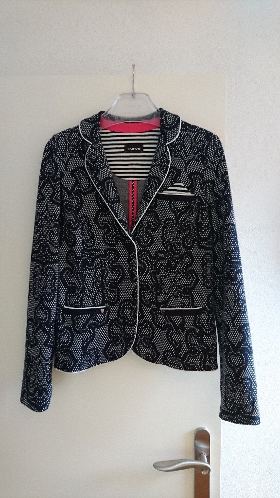blazer dames donkerblauw met bloemen + rok + t-shirt maat 38, Maat 38/40 (M), Blauw, Ophalen of Verzenden, Zo goed als nieuw