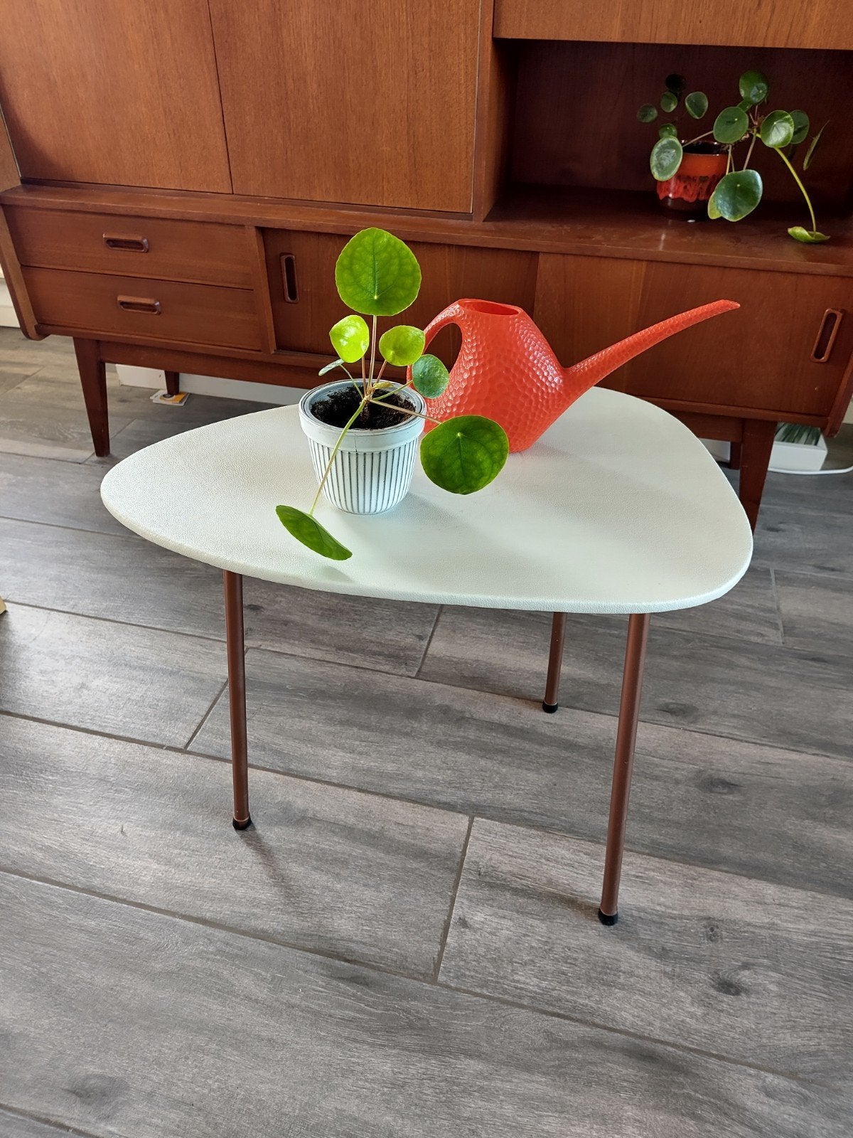 Vintage bijzettafel - Mid-century design, Gebruikt, Metaal of Aluminium, 55 tot 75 cm, Overige vormen