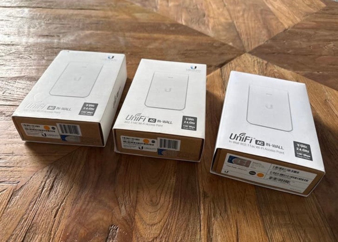 Ubiquiti UniFi AC In-Wall Access Point (UAP-AC-IW), Ophalen of Verzenden, Zo goed als nieuw, Router
