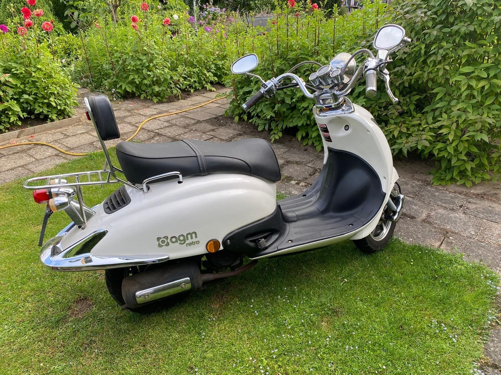AGM Retro Scooter - Wit. Zo goed als nieuw, Ophalen, Zo goed als nieuw, Benzine, Overige merken