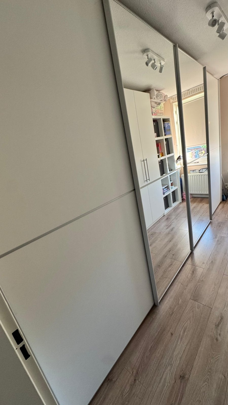 4-deurs kledingkast met schuifdeuren, Huis en Inrichting, Kasten | Kledingkasten, Ophalen, Met deur(en), Zo goed als nieuw, 200 cm of meer