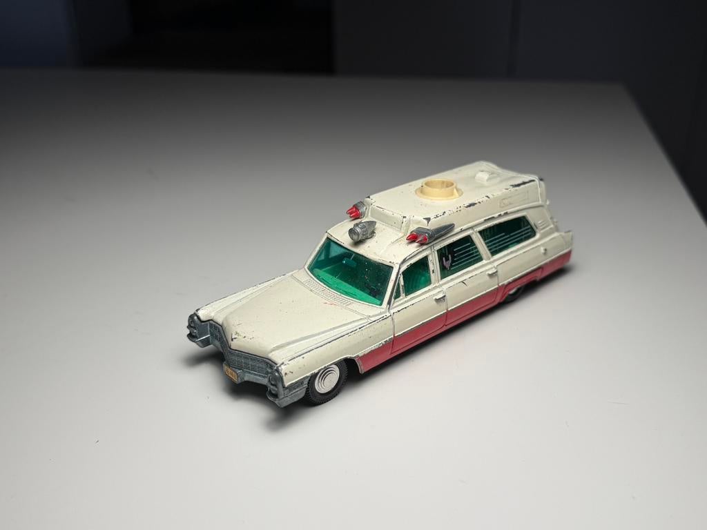 Dinky Toys - Superior Rescuer on Cadillac Chassis - 1:38, Verzenden, Gebruikt, Auto