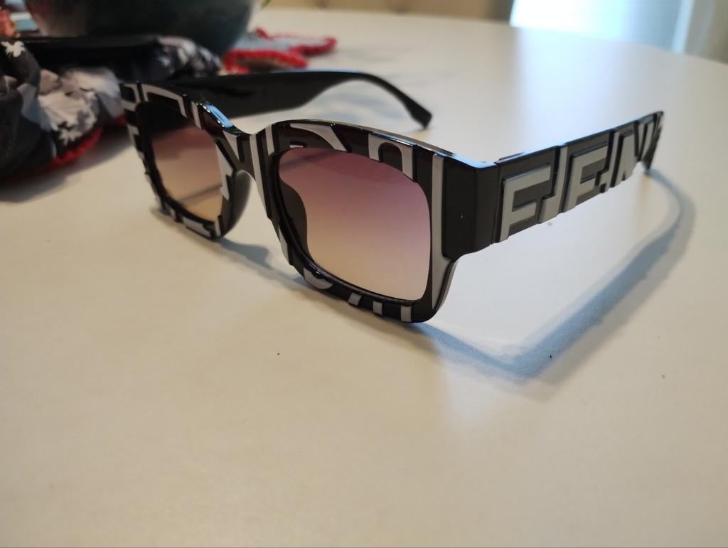 Zonnebril Fendi, Ophalen of Verzenden, Nieuw, Zwart, Zonnebril