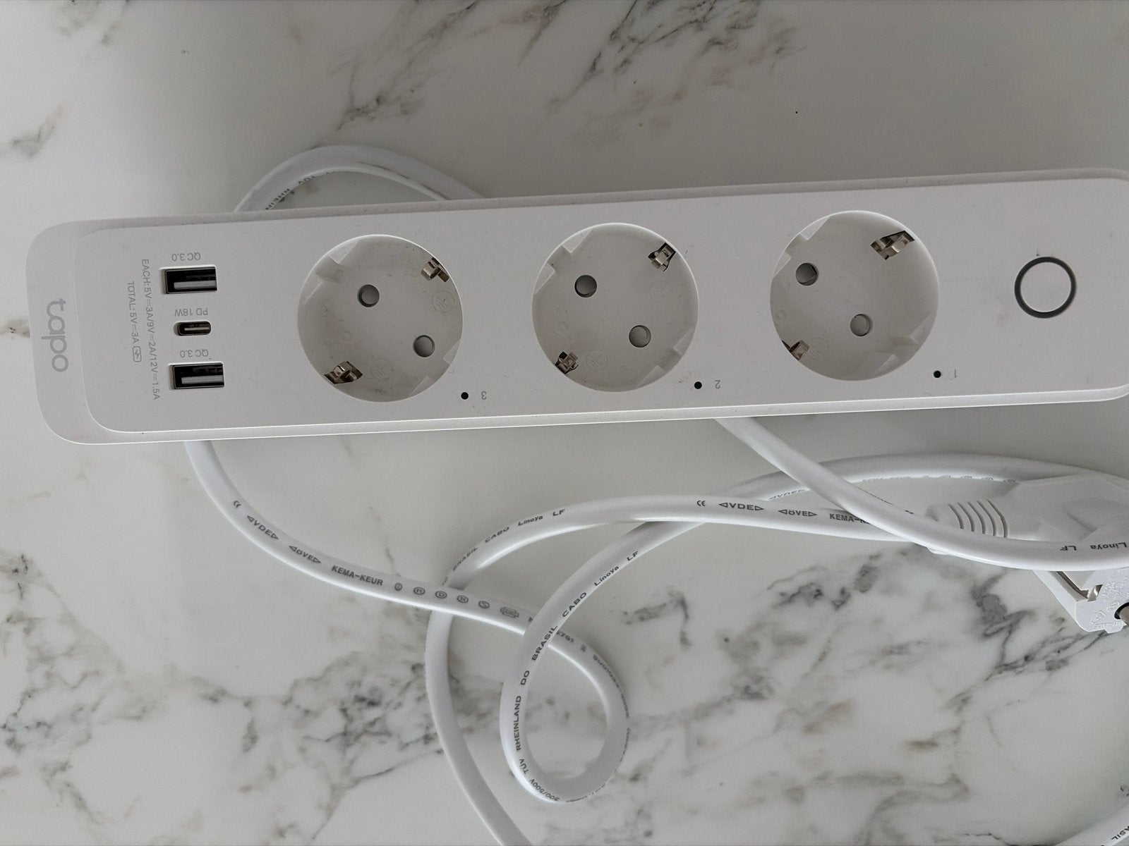 Tapo P300 Smart Wi-Fi Stekkerdoos met USB-poorten, Ophalen, Kunststof, Zo goed als nieuw, Modern