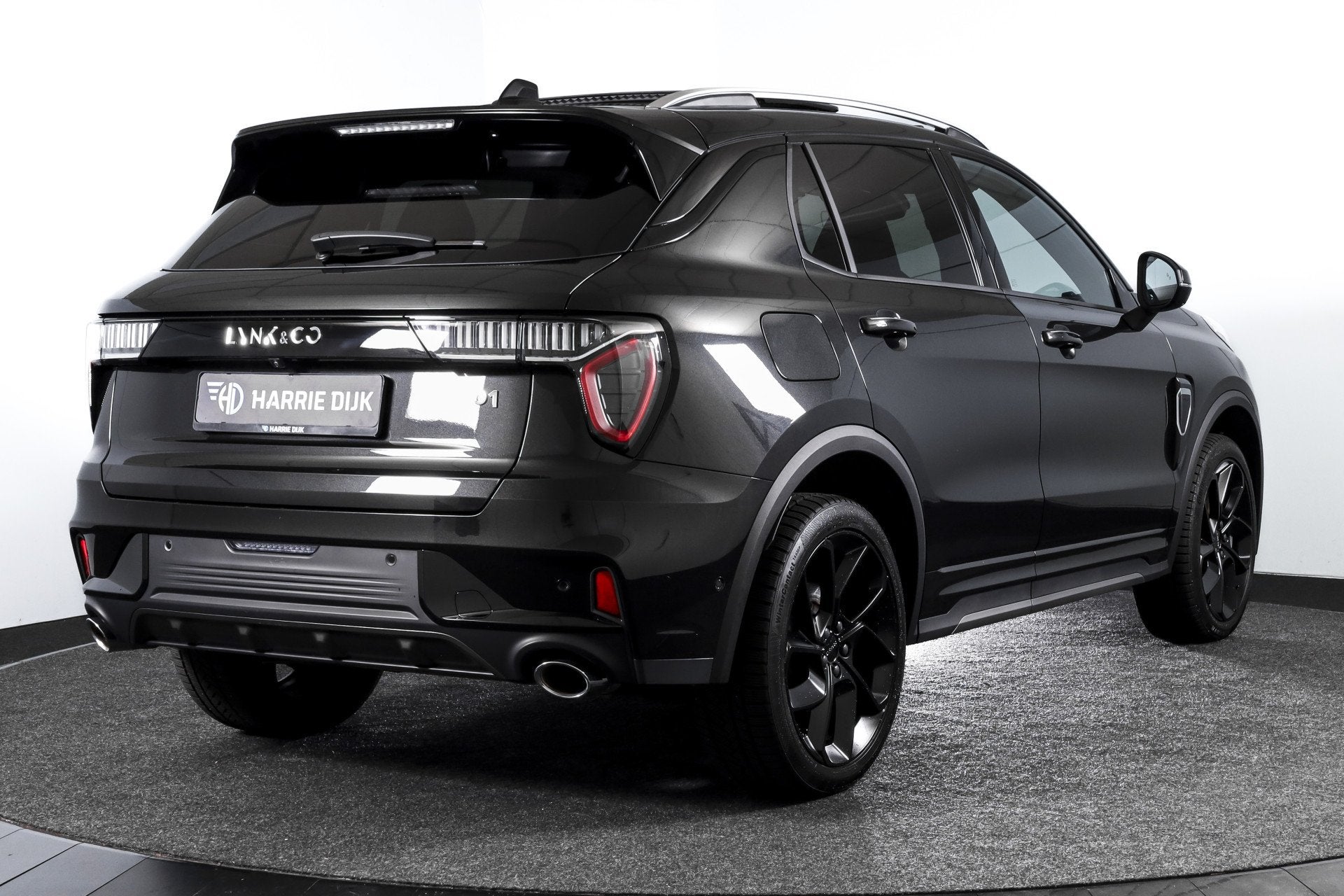 Foto 2 van Lynk & Co 01 1.5 PHEV 261PK MY23 | Blackpakket | Donkere hem