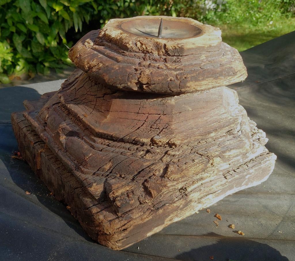 Heel oude houten kandelaar vanuit Indiase Buddhist tempel, Antiek en Kunst, Antiek | Kandelaars, Ophalen of Verzenden, Overige materialen