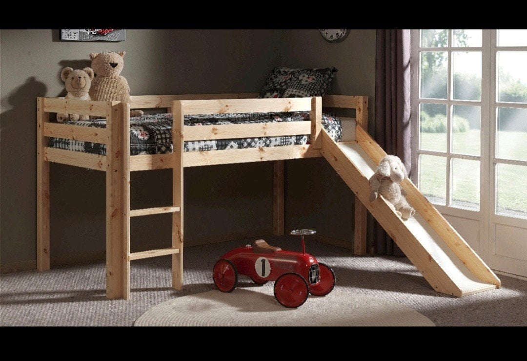 Kinderbed met glijbaan, Kinderen en Baby's, Ophalen, 85 tot 100 cm, Zo goed als nieuw, Hoogslaper of Stapelbed