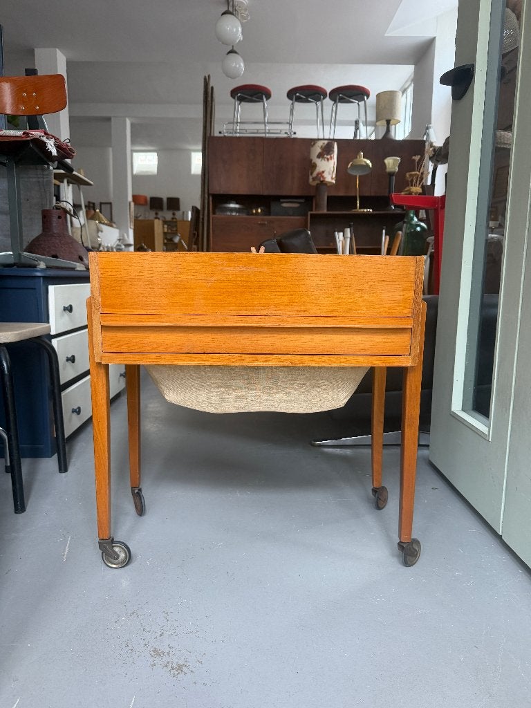 Midcentury naaikastje, vintage Deens design fourniturenkast, Huis en Inrichting, Ophalen, Gebruikt, -, -