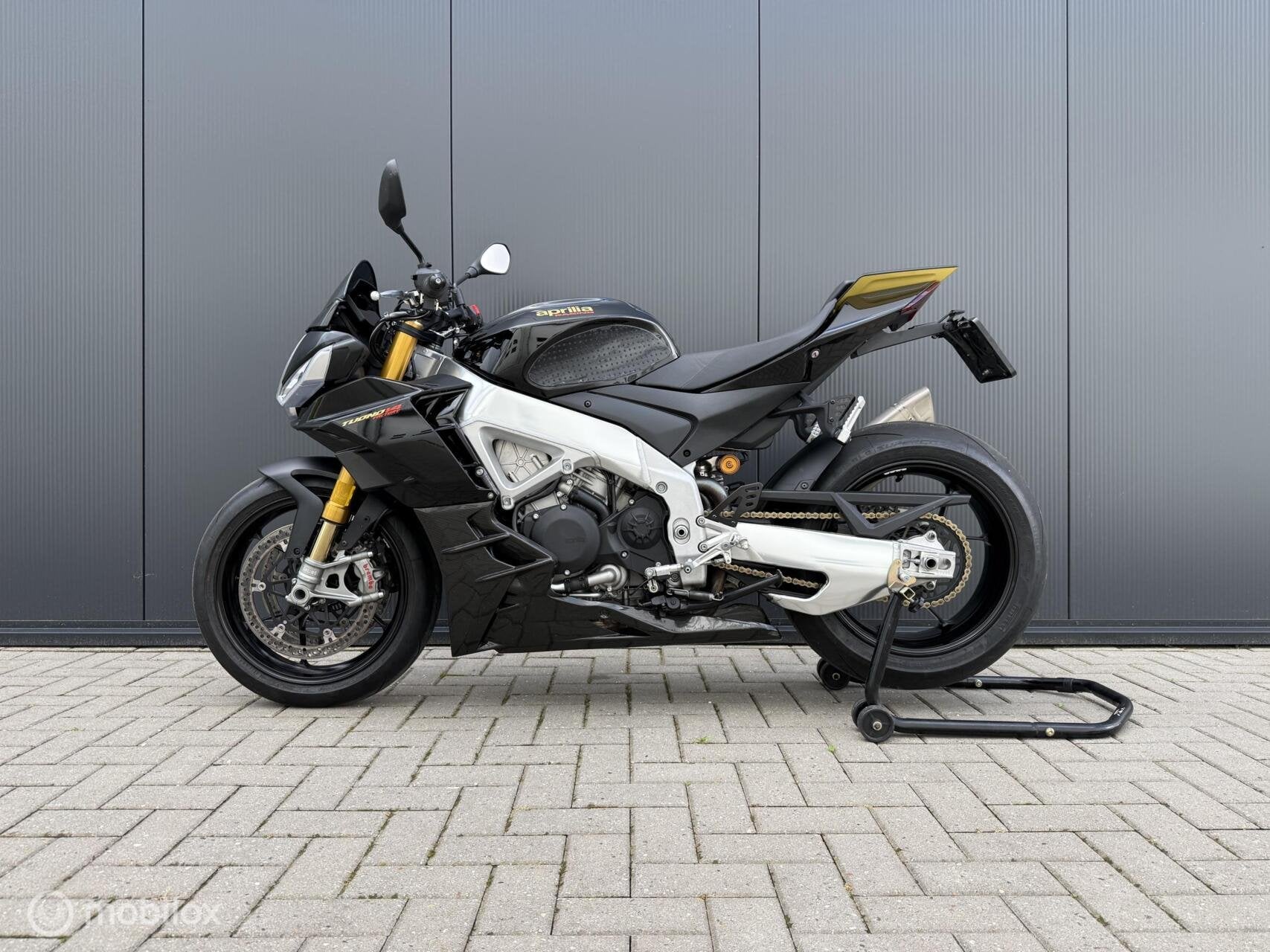 Aprilia Tuono V4 1100 Factory 2023 Akrapovic, Traction Control, 1077 cc, Via Michelangelo 1 Noale, Aprilia