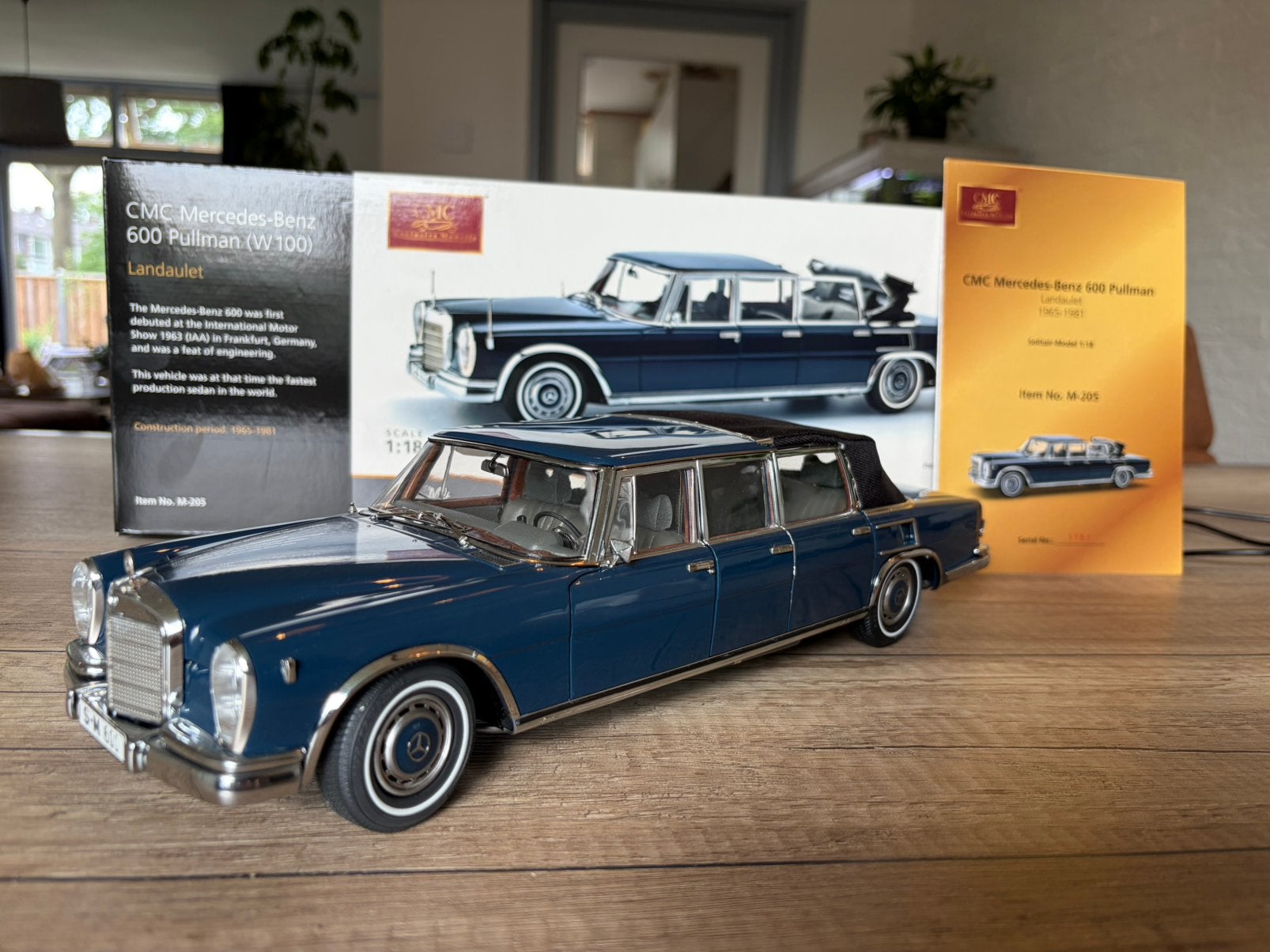 Cmc Mercedes-Benz MB 600 Pullman W100 Landaulet M-205 Blauw, Hobby en Vrije tijd, Modelauto's | 1:18, Ophalen of Verzenden, Zo goed als nieuw