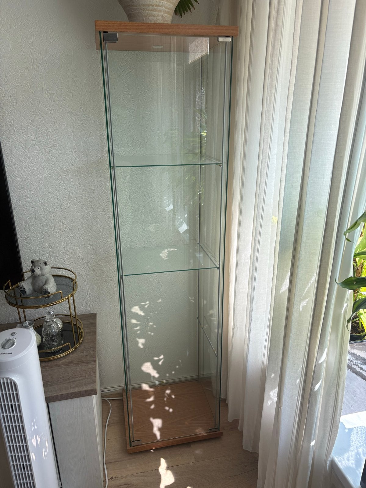 Glazen vitrinekast met houten accenten, Ophalen, Met plank(en), Gebruikt, 50 tot 100 cm
