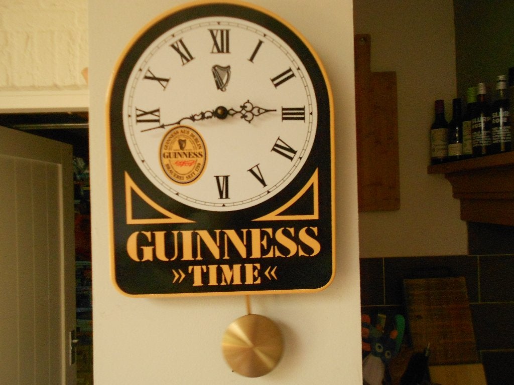 Vintage emaille Guinness bier reclamebord reclame klok bord., Verzamelen, Ophalen, Gebruikt, Reclamebord