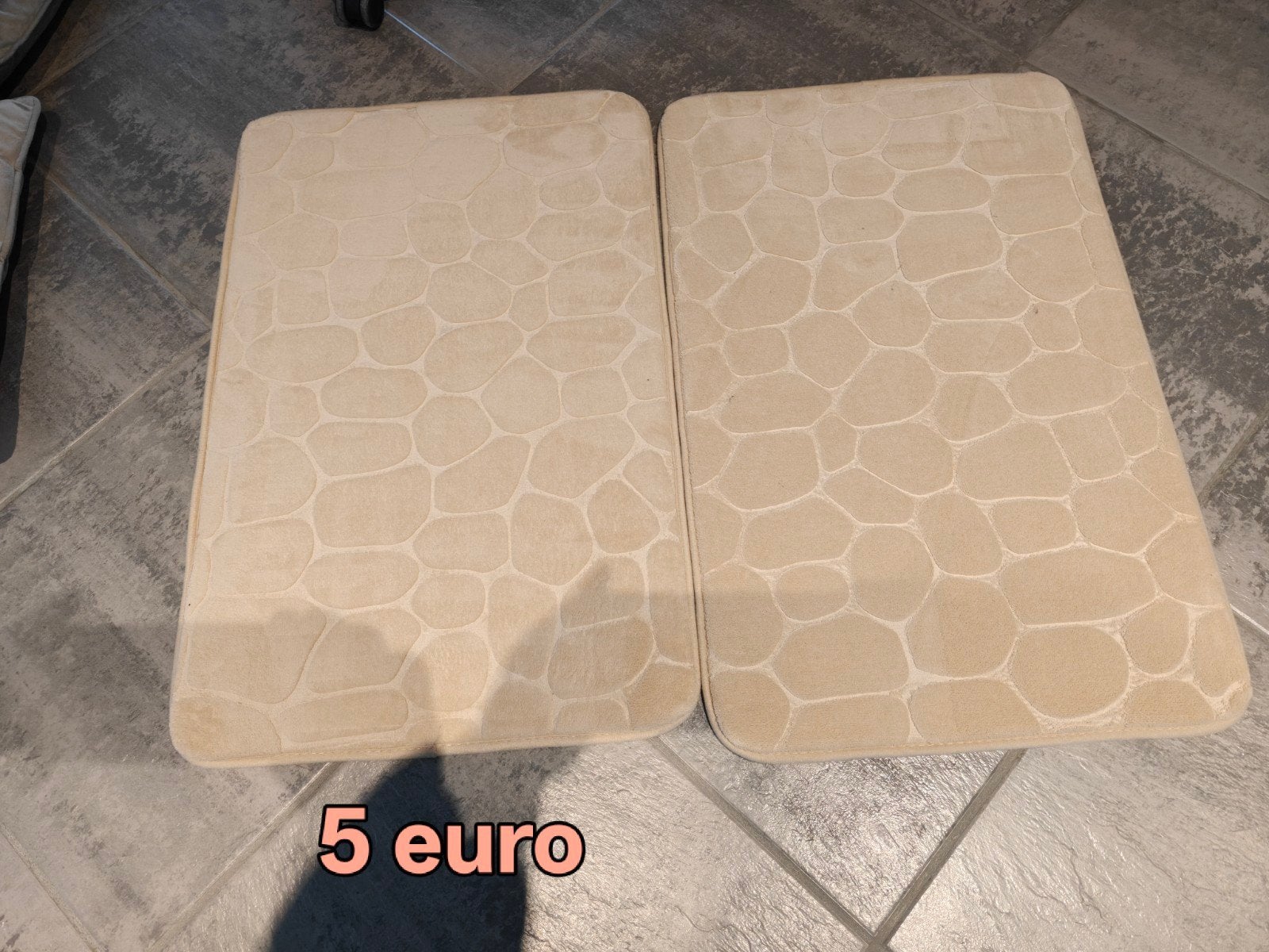 Set van 2 nieuwe beige badmatten met kiezelpatroon, Minder dan 50 cm, Gebruikt, 50 tot 100 cm, Beige