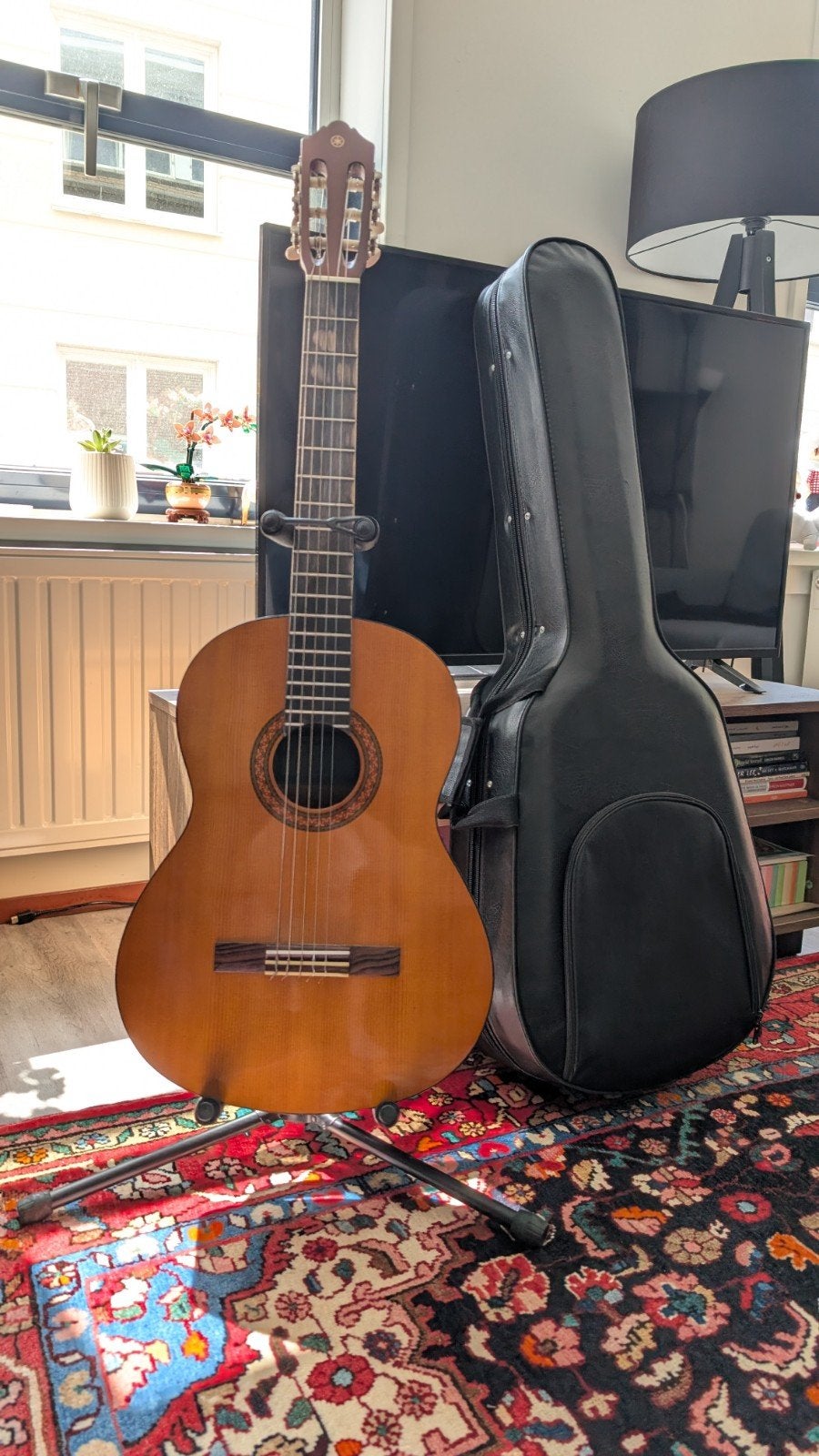 Yamaha C40 Klassieke Gitaar met Hardcase en standaard, Muziek en Instrumenten, Snaarinstrumenten | Gitaren | Akoestisch, Ophalen