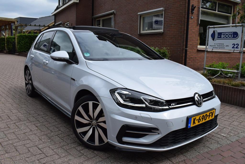Volkswagen Golf 1.4 TSI Highline Business R-LINE AUTOM/ PANO, Lichtsensor, Gebruikt, 4 cilinders, 150 pk