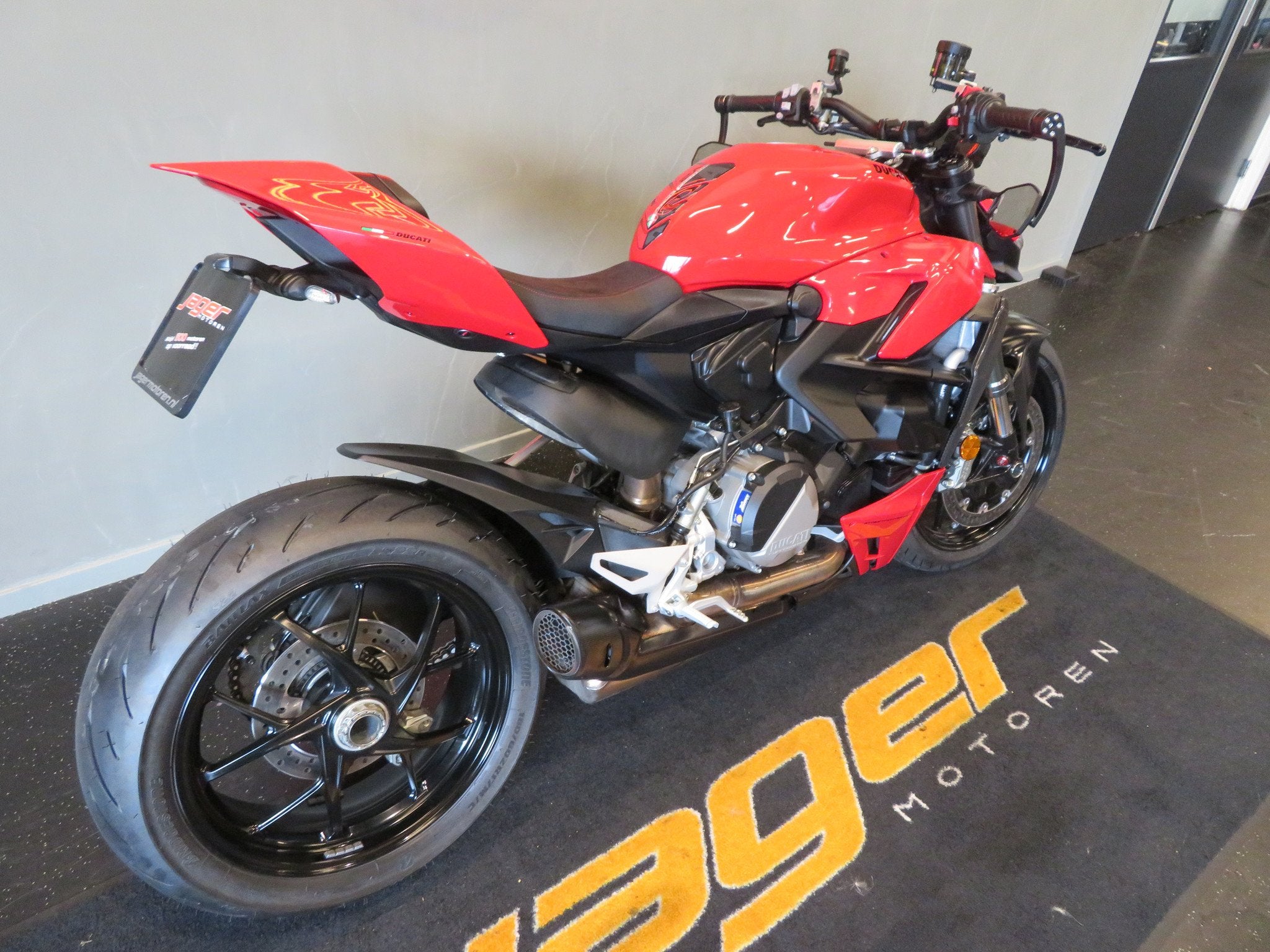 Ducati Streetfighter V2 1E EIG NIEUWSTAAT, 995 cc, Naked bike, Gebruikt, Bedrijf