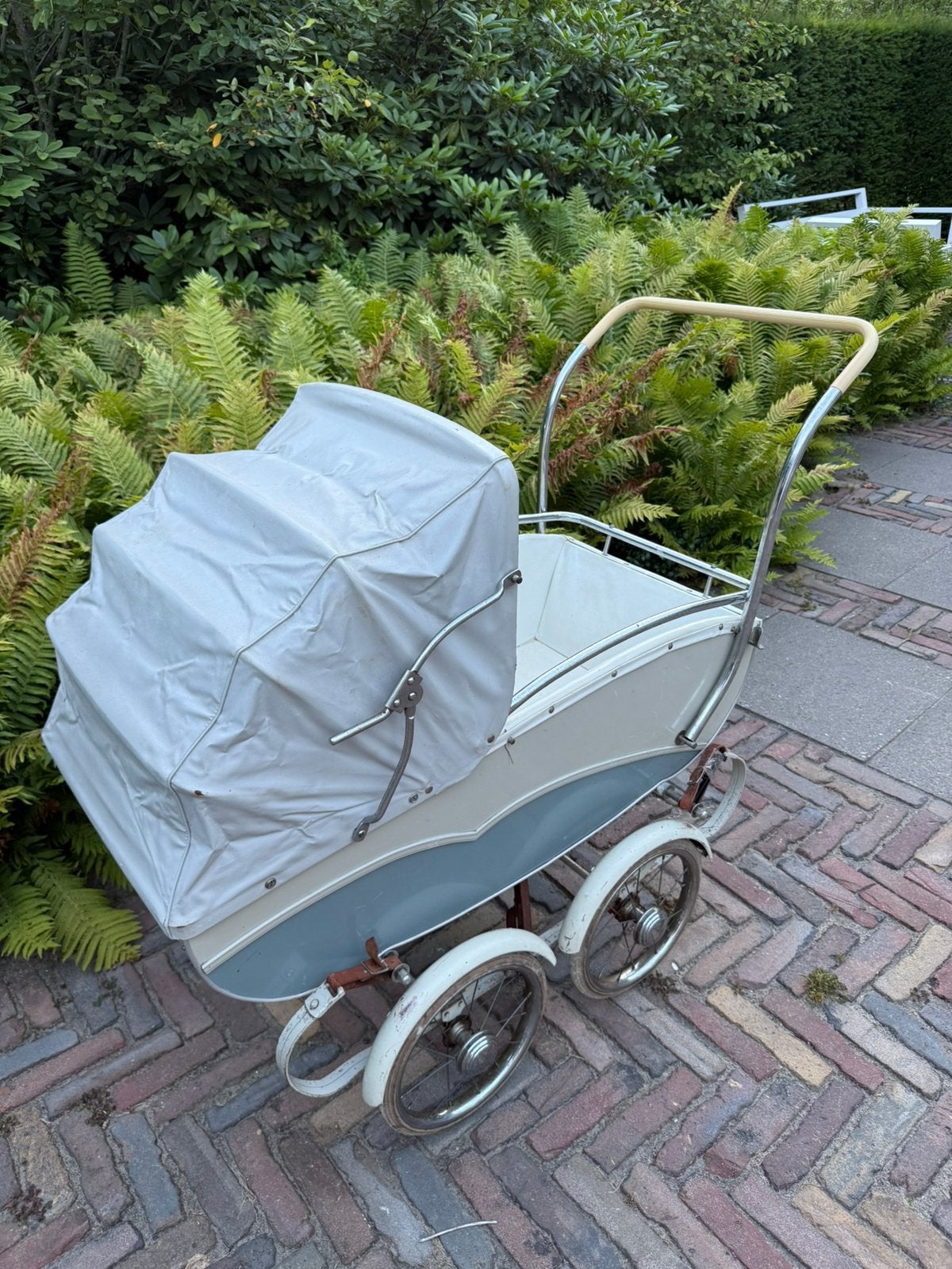 GRATIS vintage kinderwagen (1957), Kinderen en Baby's, Kinderwagens en Combinaties, Gebruikt, Verstelbare duwstang, Ophalen, Kinderwagen