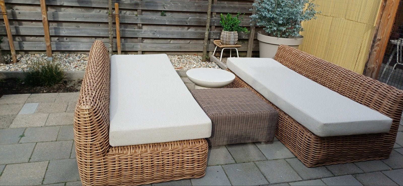 lounge set. 2 banken. 1 jaar oud.
