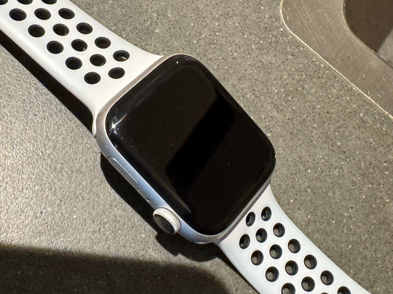 Apple Watch Series 4 (44mm) - Zilver met wit/zwart bandje