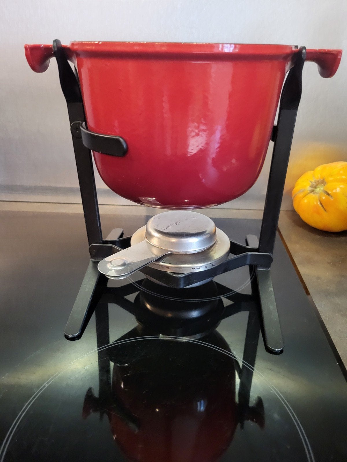 Le Creuset rode gietijzeren fonduepan fondueset la Mama, Le Creuset, Ophalen of Verzenden, Zo goed als nieuw, Geschikt voor inductie