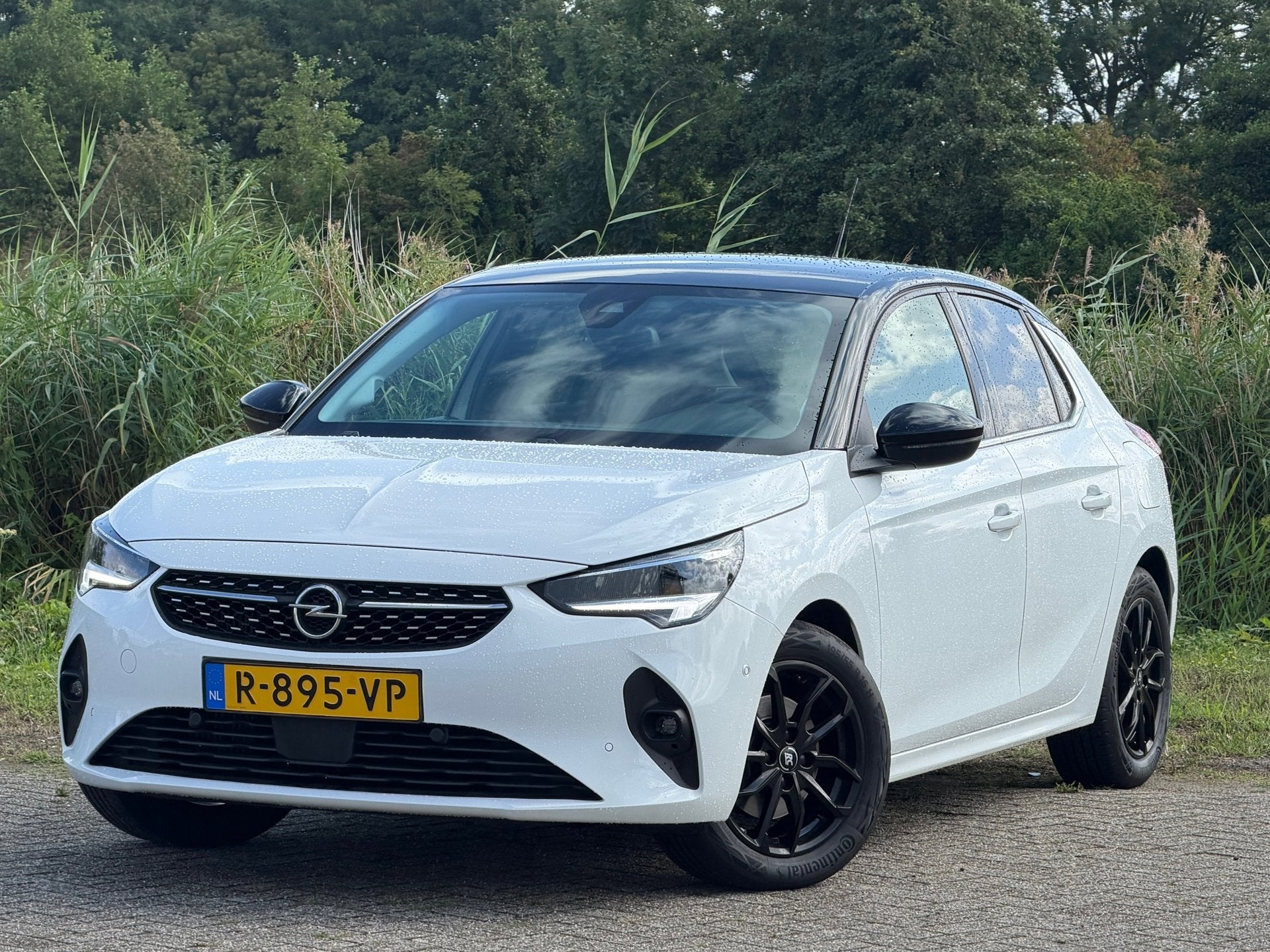 Opel Corsa 1.2 GS Line - Summit White/Marvel Black - Carplay, Auto's, Voorwielaandrijving, Gebruikt, Handgeschakeld, 3 cilinders