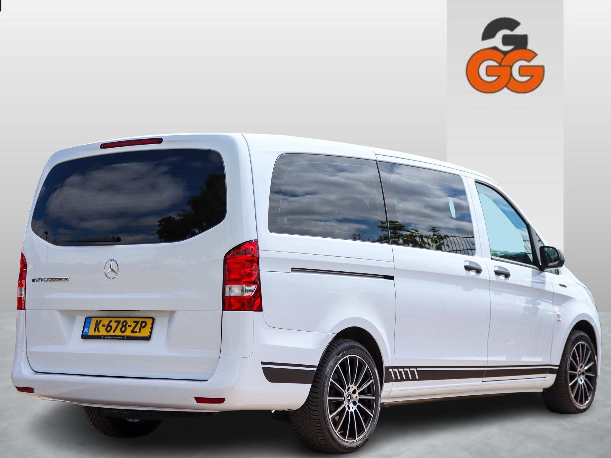 Mercedes-Benz eVito Tourer PRO L2 90 kWh 9-Persoons, DAB, Cr, Auto's, 2430 kg, Stof, Gebruikt, Zwart