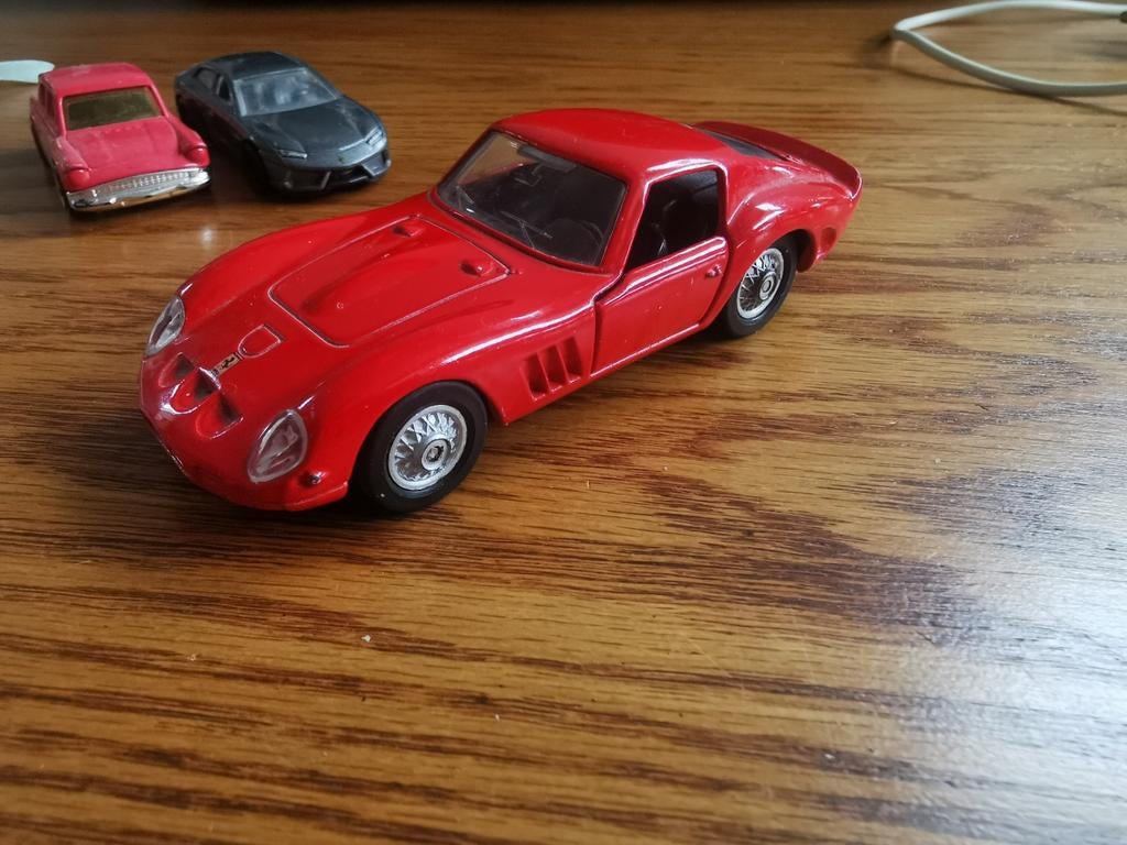 Rode Ferrari 250 GTO modelauto - Zo goed als nieuw, Hobby en Vrije tijd, Modelauto's | 1:43, Ophalen of Verzenden, Nieuw, Auto