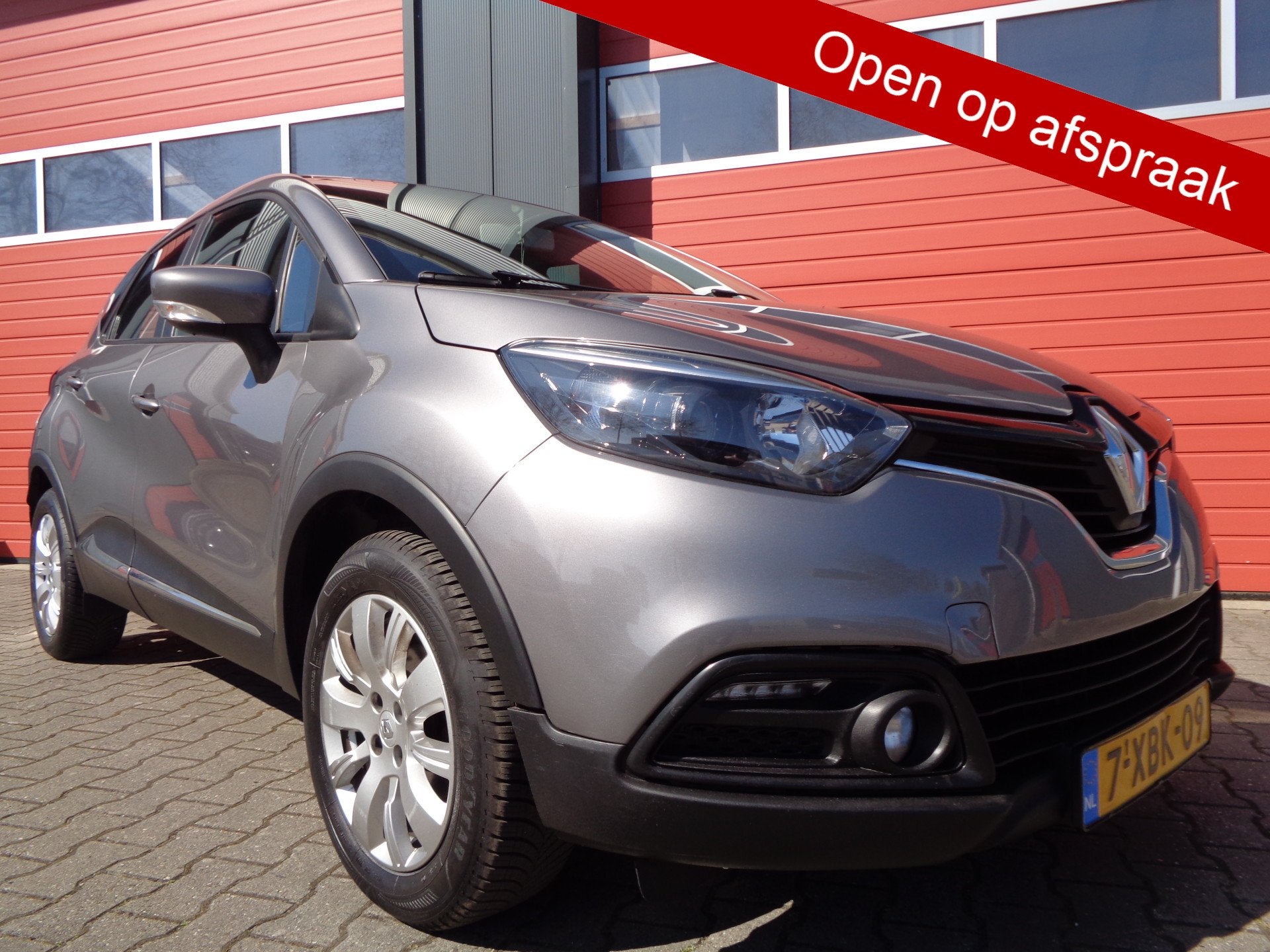 Renault Captur 0.9 TCe Expression 90PK Navi Airco Cruise LMV, Voorwielaandrijving, Gebruikt, 49 €/maand, Origineel Nederlands