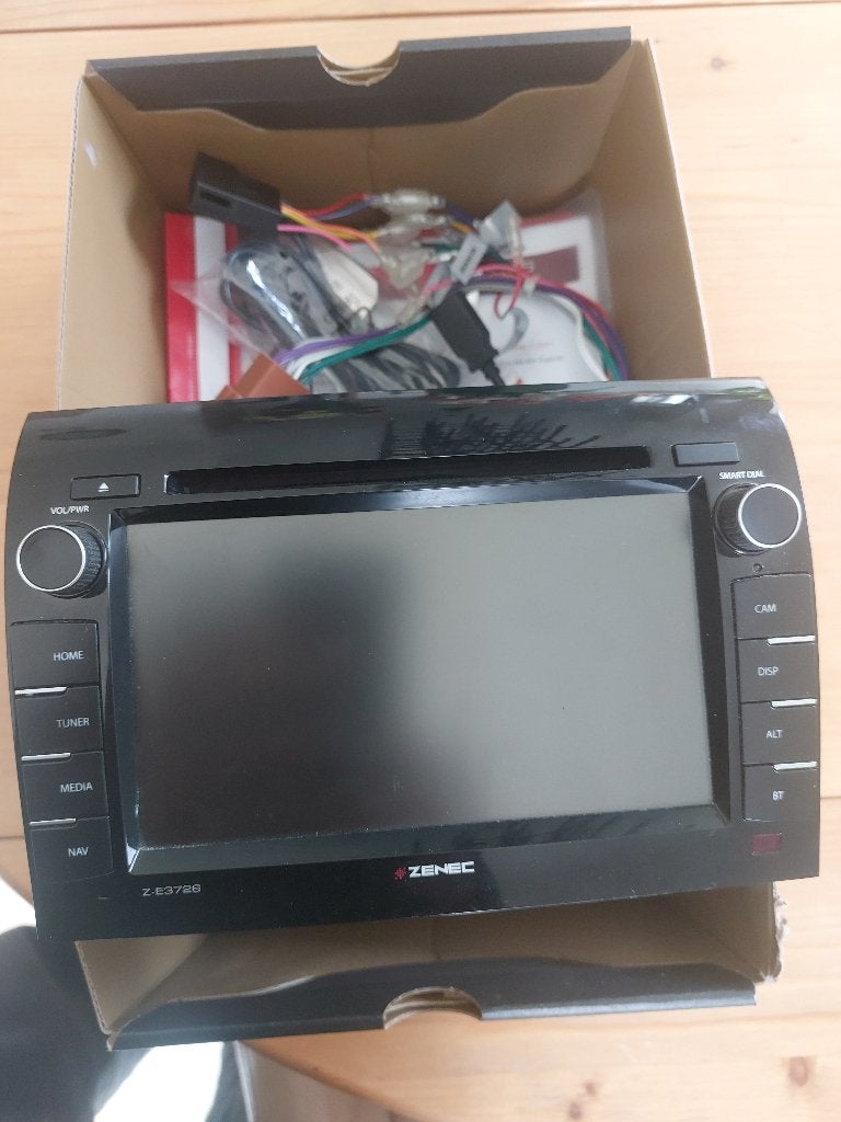 ZENEC Z-E3726 Navigatiesysteem met aansluitset en GPS., Ophalen of Verzenden, Gebruikt