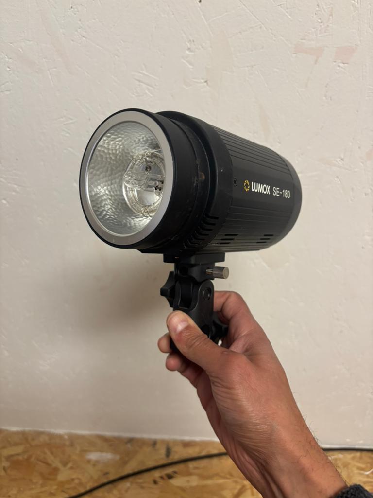 Lumox SE 180 camera flitser, Ophalen of Verzenden, Gebruikt, Lamp of Flitsset