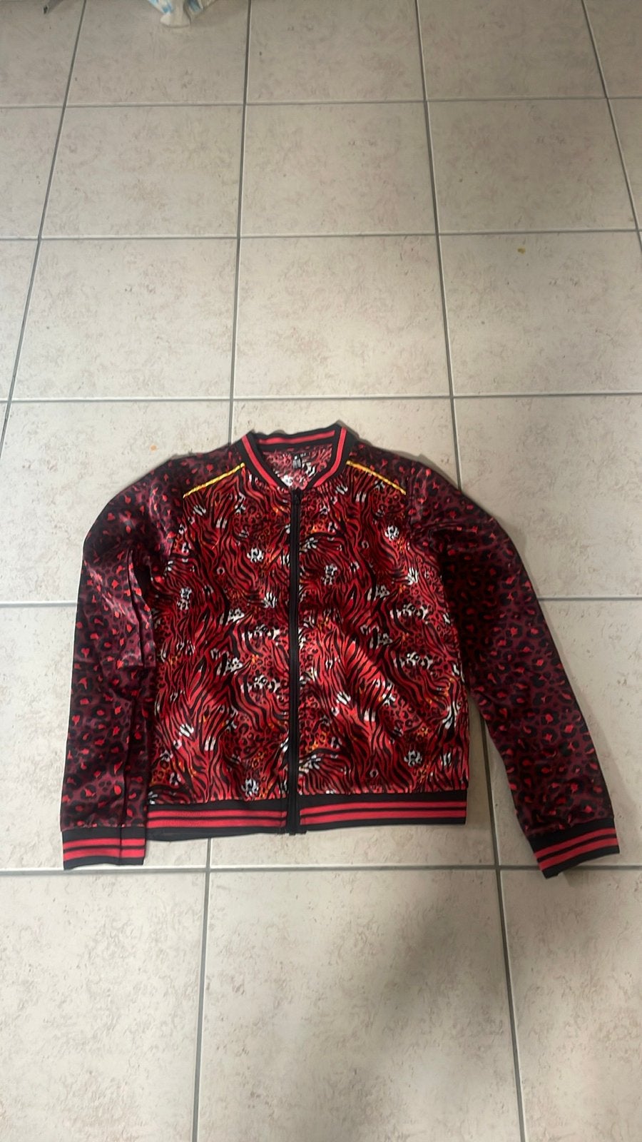 Opvallend rood bomberjack met dierenprint, Ophalen of Verzenden, Zo goed als nieuw, Maat 34 (XS) of kleiner, Rood