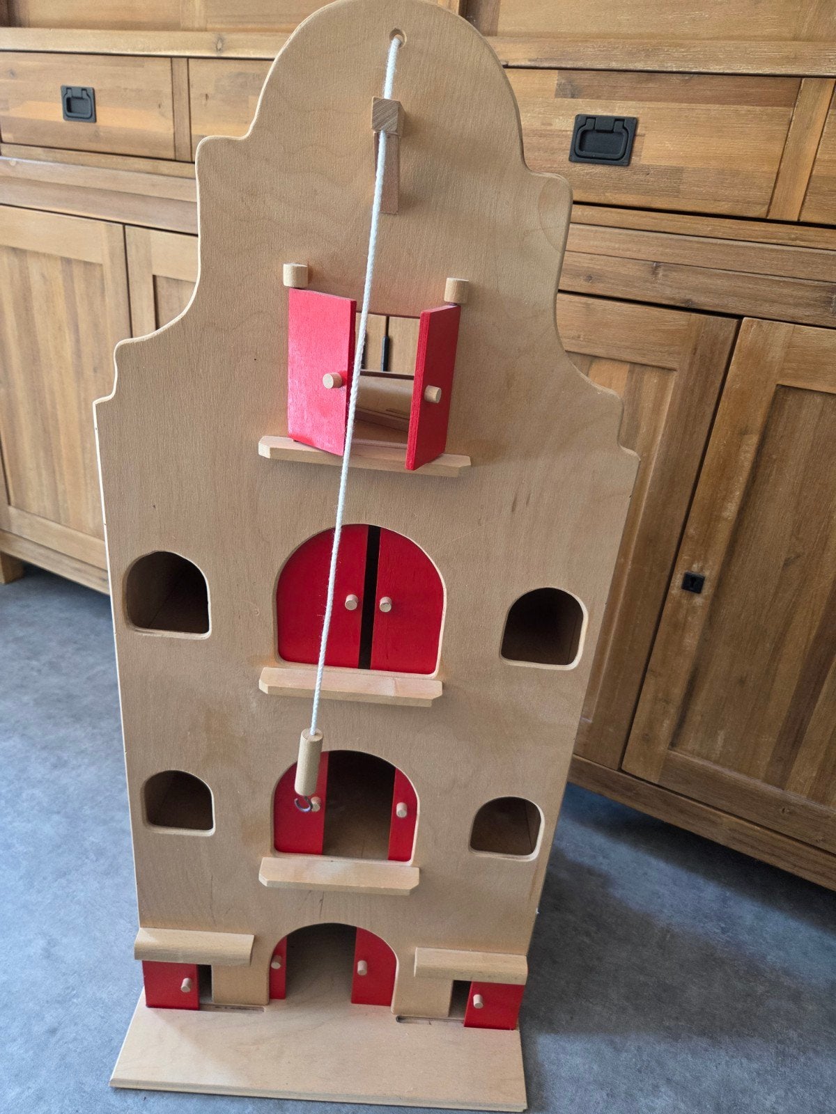 Houten pakhuis met katrol, Ophalen, Jongen of Meisje