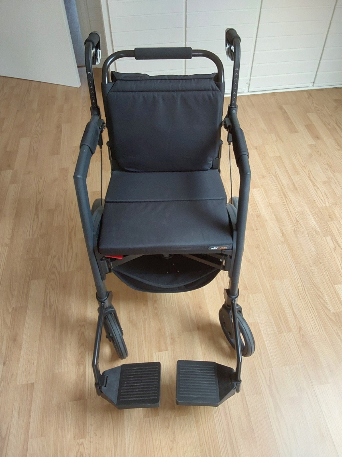 Rolstoel / rollator,  rollz motion in prima staat., Diversen, Rolstoelen, Ophalen, Zo goed als nieuw, Duwrolstoel