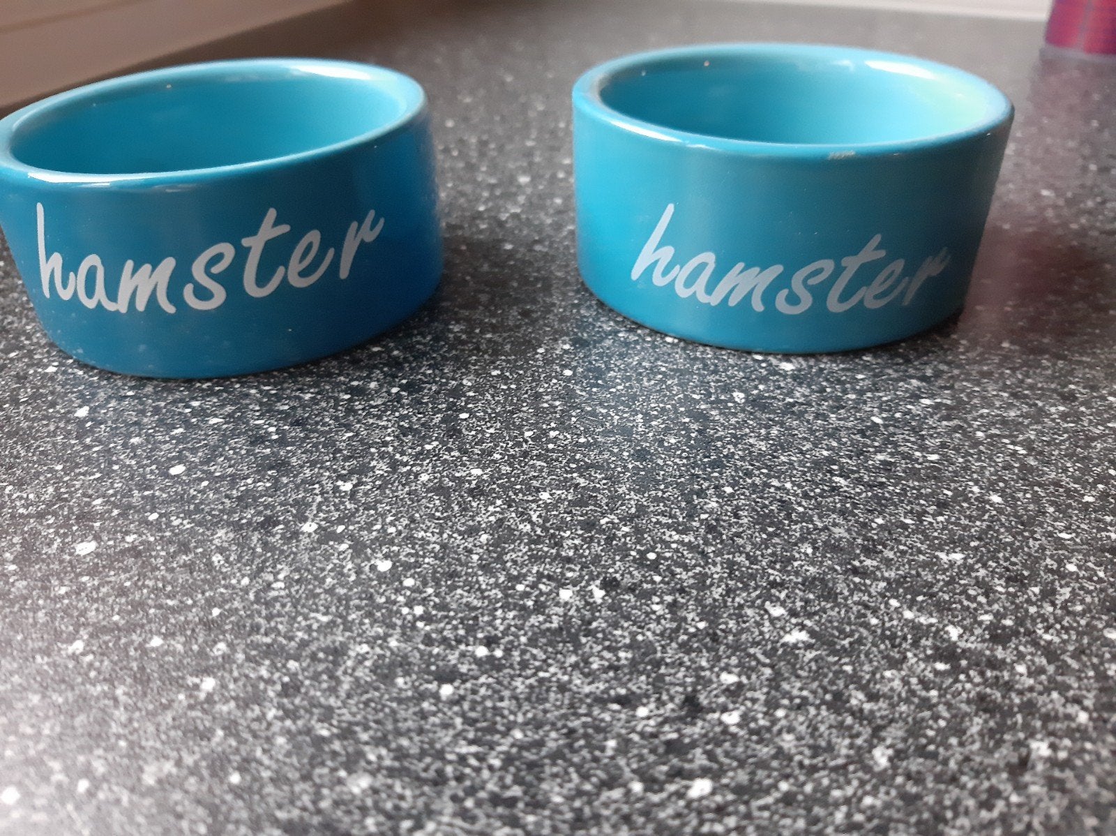 2 voerbakjes te koop, Dieren en Toebehoren, Ophalen of Verzenden, Gebruikt, Voerbakje