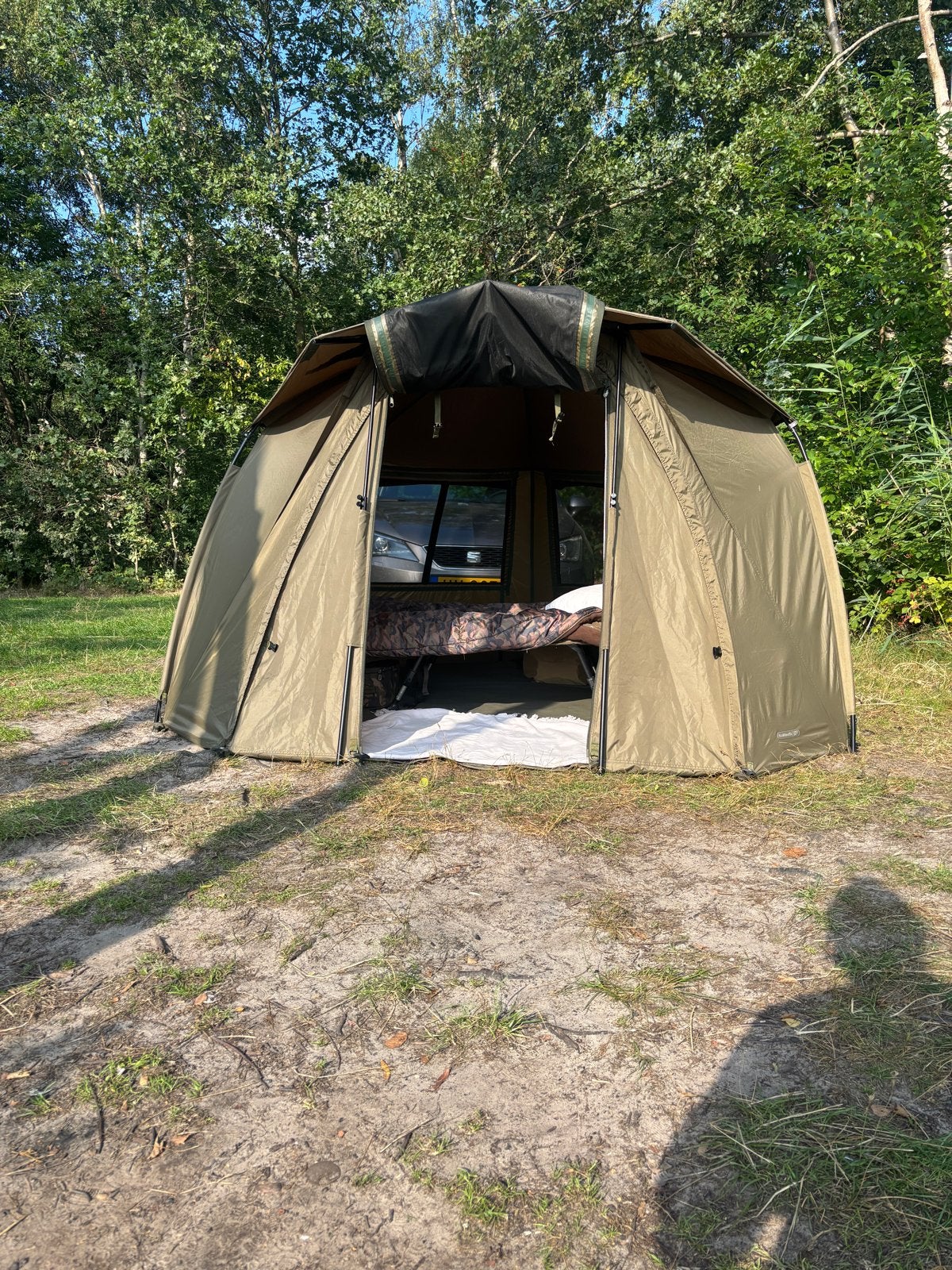 Trakker - Ruime en comfortabele karpertent, Ophalen of Verzenden, Zo goed als nieuw, Tot en met 2