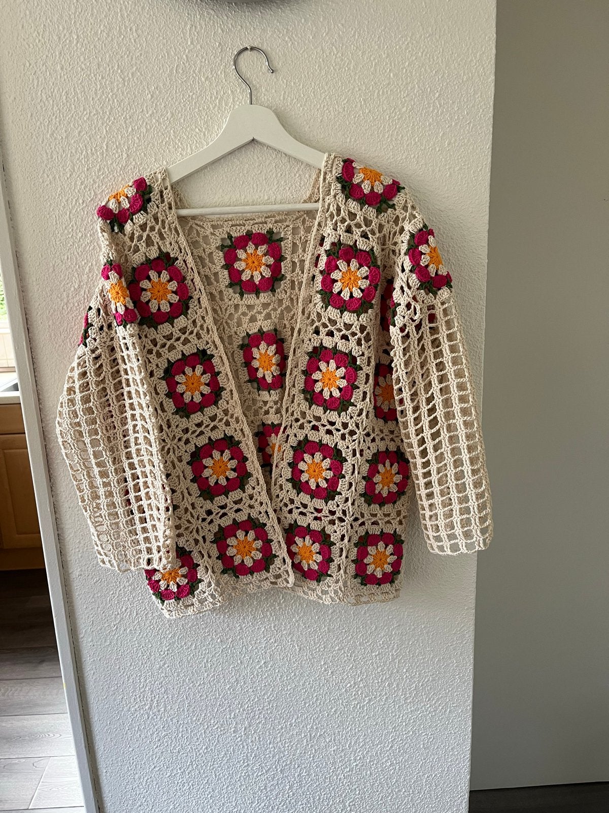 Handgemaakt gehaakt vest met bloemenpatroon, Ophalen of Verzenden, Nieuw, Maat 38/40 (M), Meerkleurig