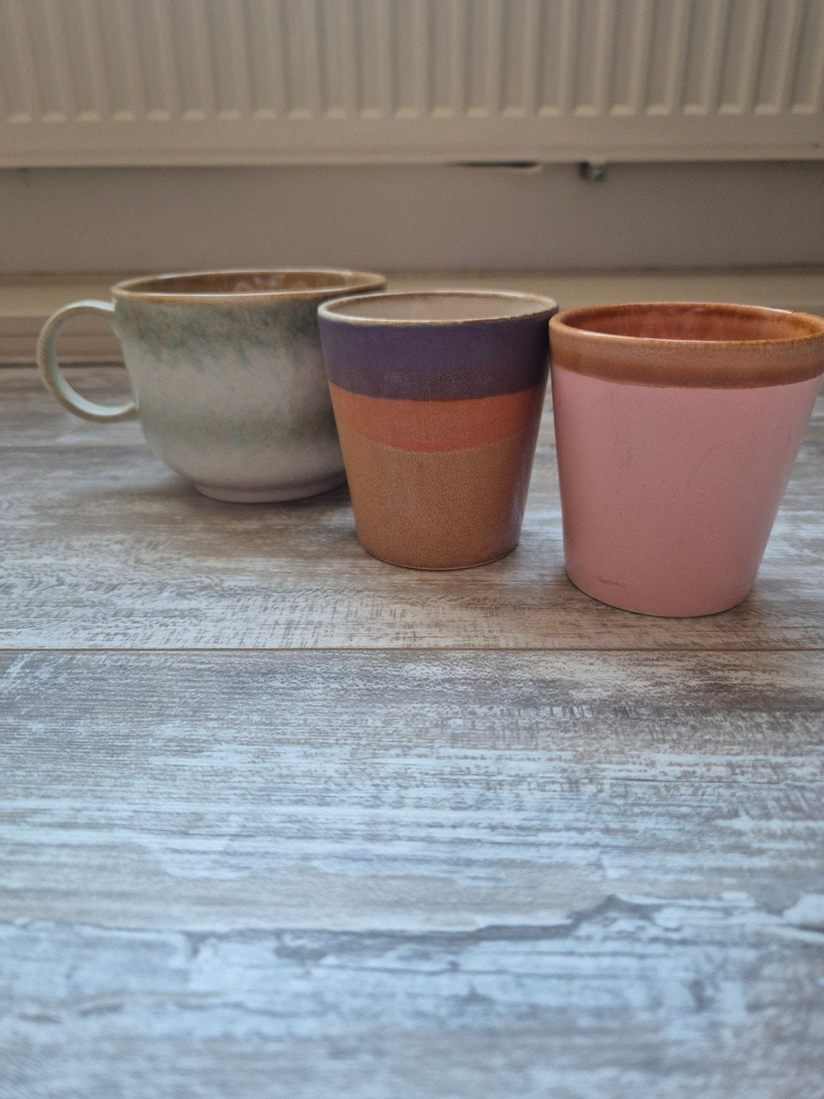 HKliving: 2 Koffiekopjes en 1 Theemok, Huis en Inrichting, Keuken | Servies, Gebruikt, Keramiek, Ophalen of Verzenden, Effen