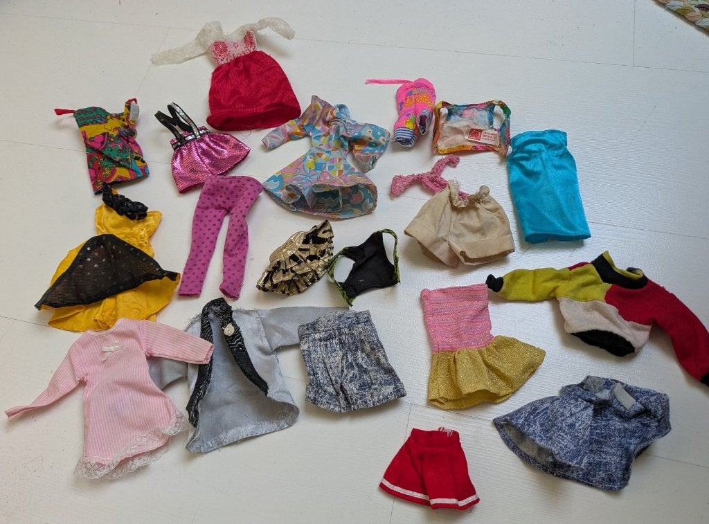 Vintage Barbie kleertjes en schoentjes, Ophalen of Verzenden, Gebruikt, Kleertjes
