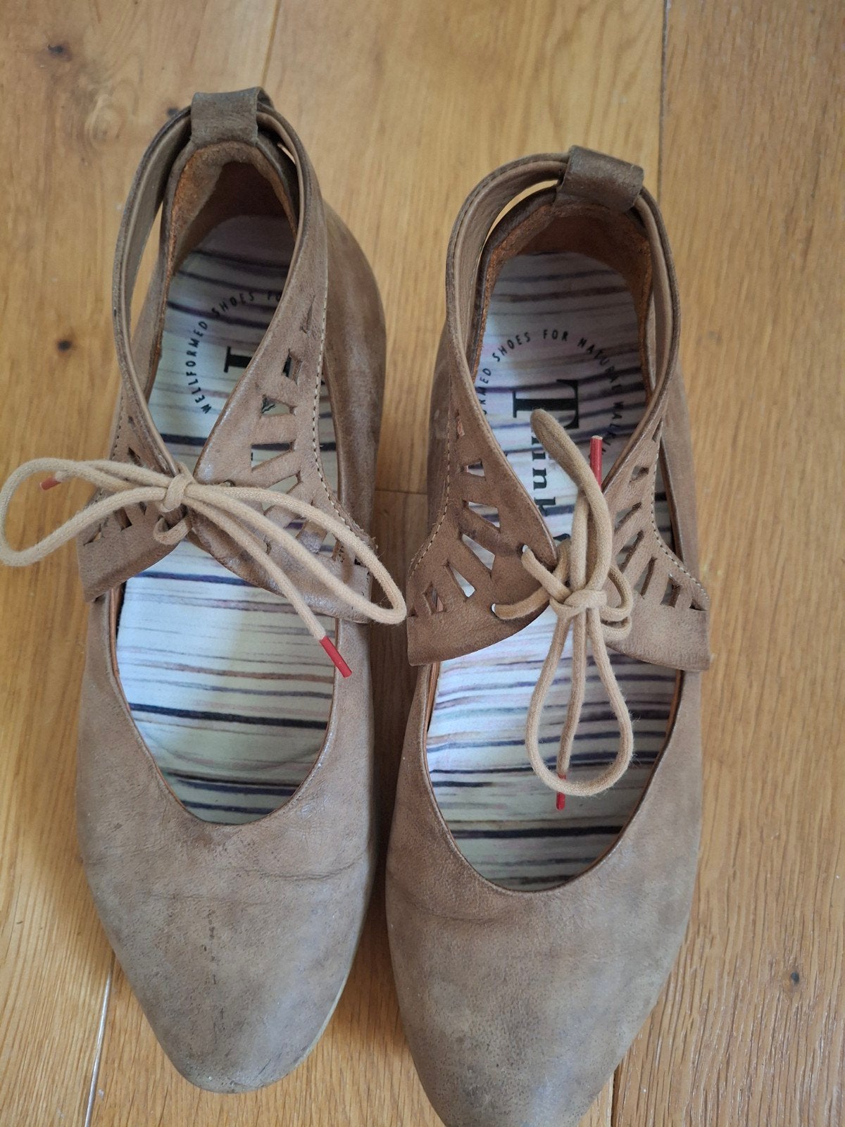 Think! licht bruine schoenen leuke details maat 37,5, Kleding | Dames, Schoenen, Schoenen met lage hakken, Bruin, Think!, Ophalen of Verzenden
