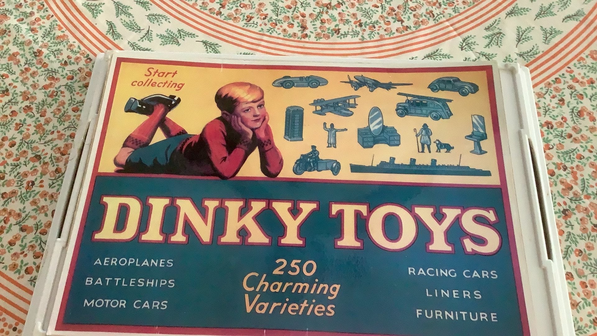Dinky Toys Oud reclame bord. 23,5 x 32 cm. Zeer mooi., Ophalen of Verzenden, Auto, Dinky Toys
