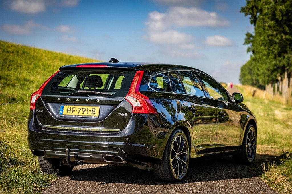 Volvo V60 2.4 D6 Twin Engine R-Design |Nap |Hybrid |Leder, Auto's, Volvo, Automaat, Euro 6, Met garantie (alle), Zwart