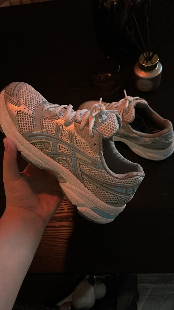 ASICS Gel-Kayano 14 - Lichtblauw/Wit, Sport en Fitness, Loopsport en Atletiek, Ophalen, Zo goed als nieuw