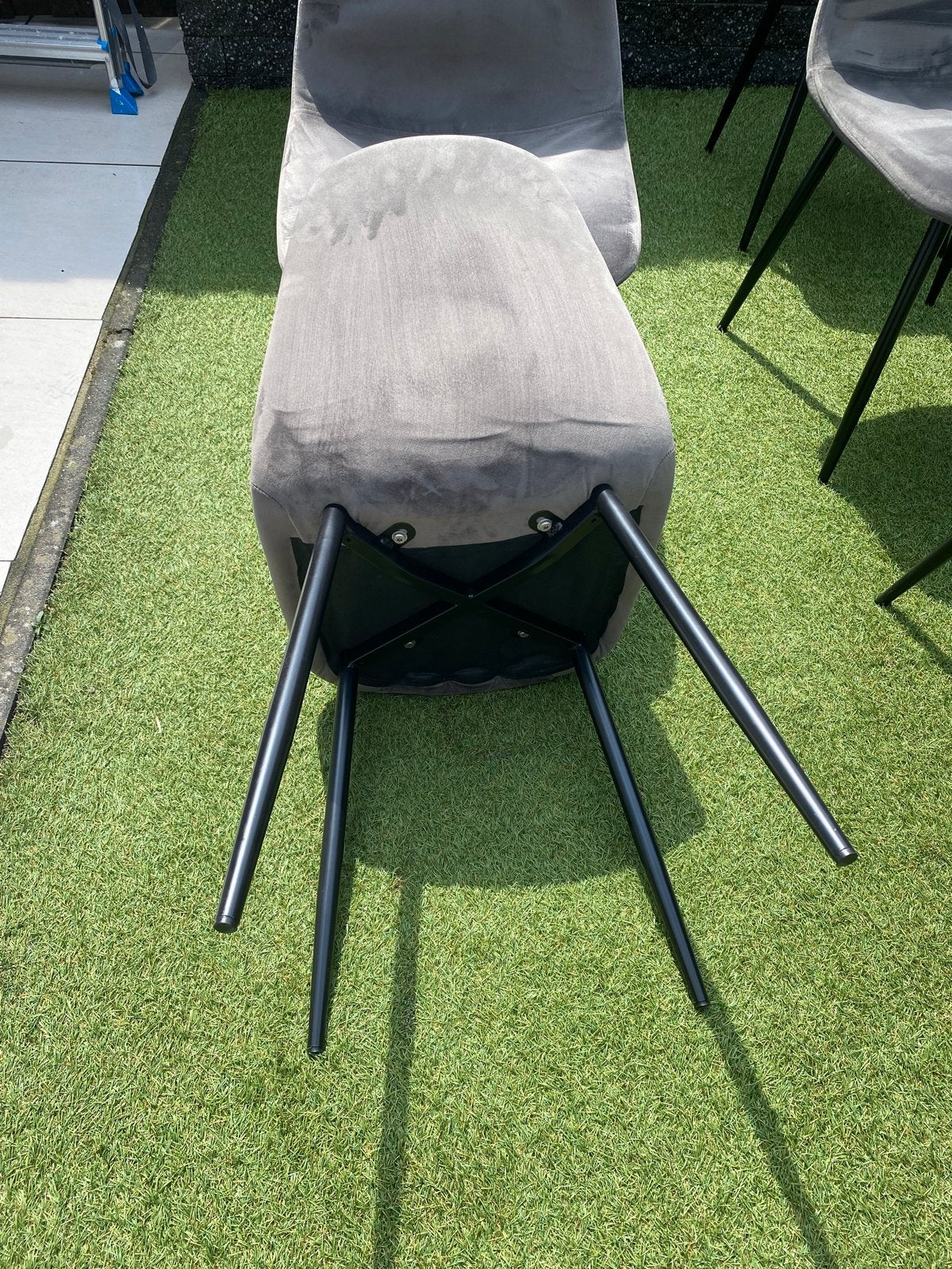 Set van 6 grijze fluwelen eetkamerstoelen, Gebruikt, Ophalen of Verzenden, Vijf, Zes of meer stoelen, Stof