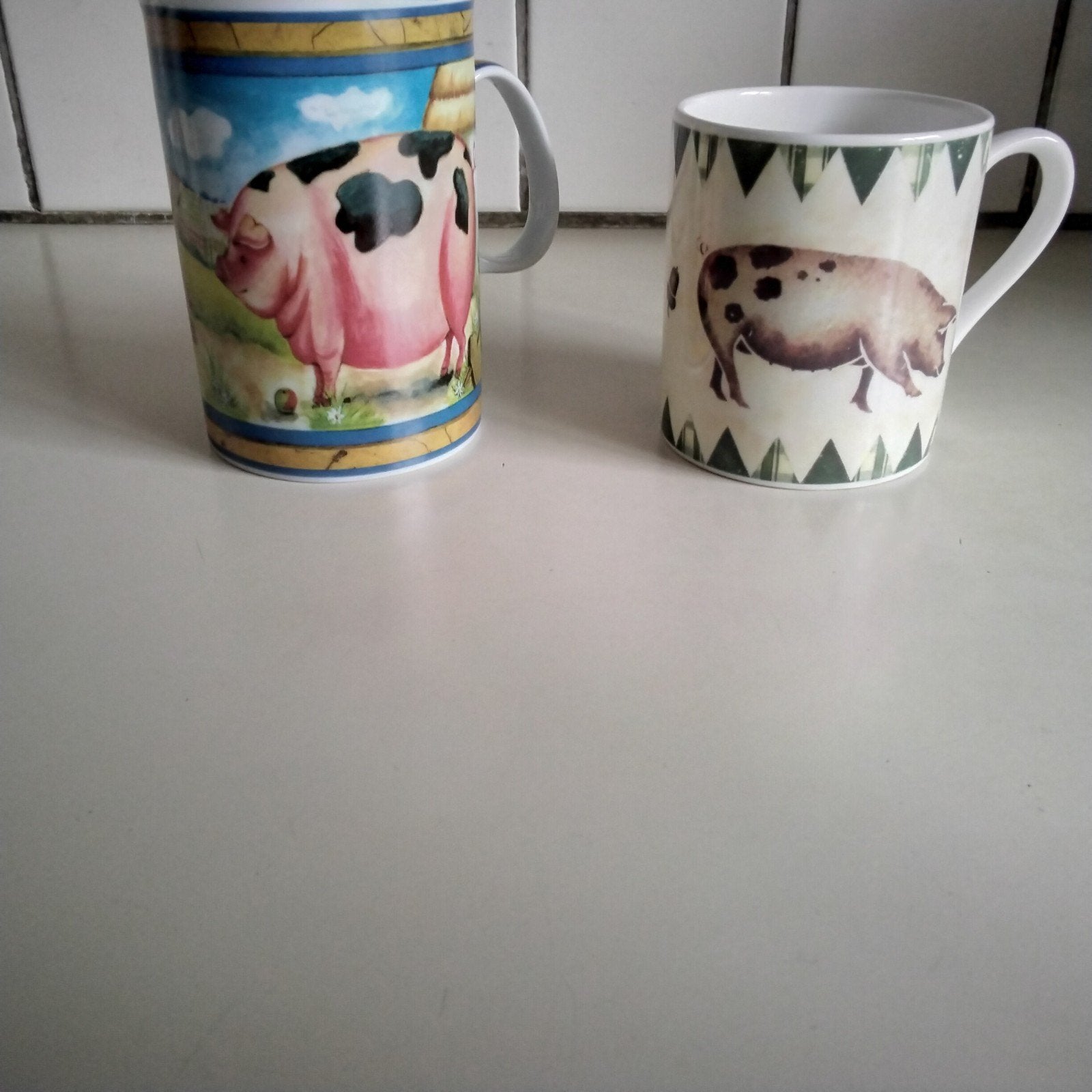 2 mokken mer varkens, Ophalen of Verzenden, Overige stijlen, Kop(pen) en/of Schotel(s)
