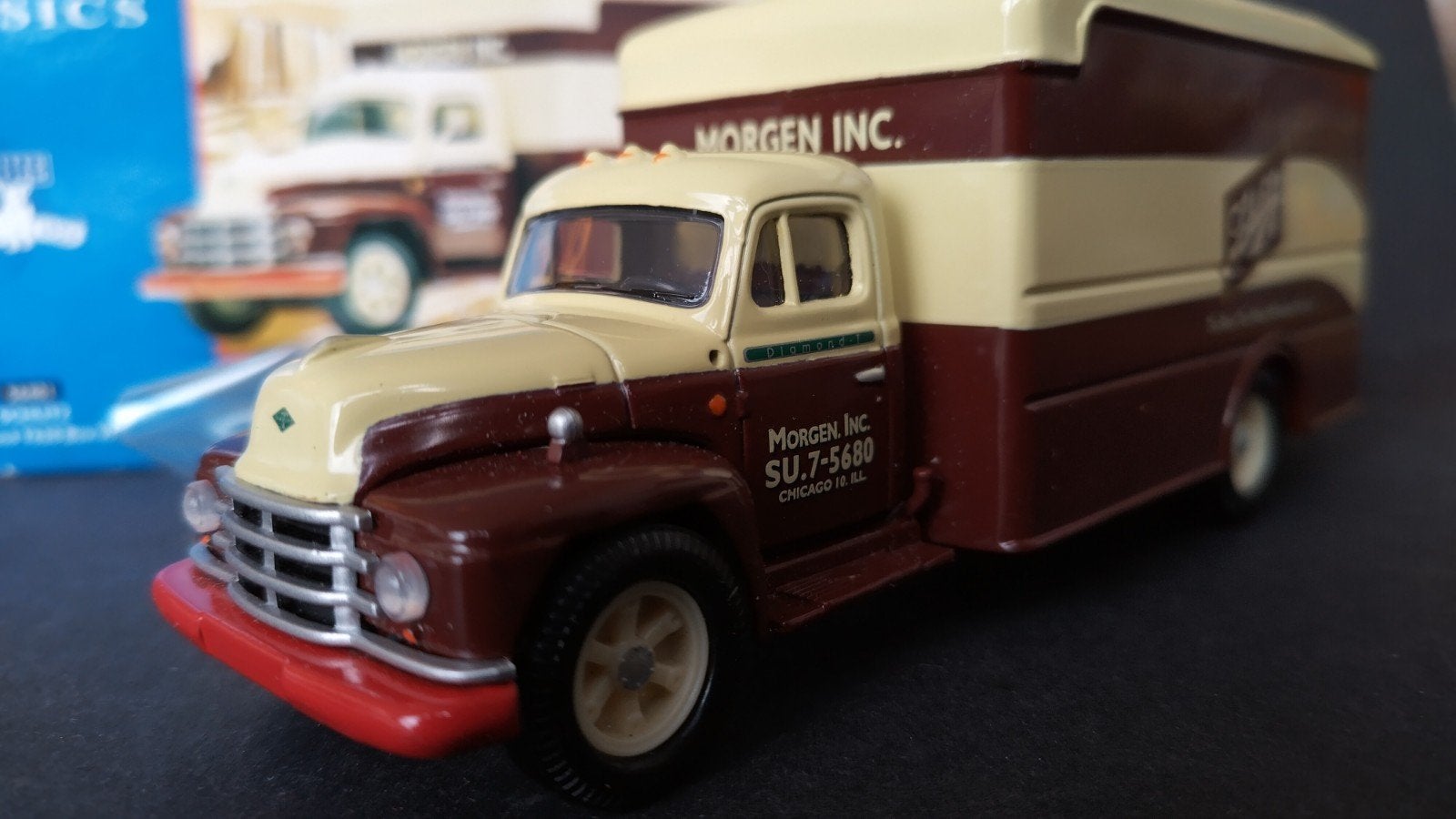 Diamond T Box Van Lionelville Schlitz 1:50 Corgi Pol, Nieuw, M, Bus of Vrachtwagen, M
