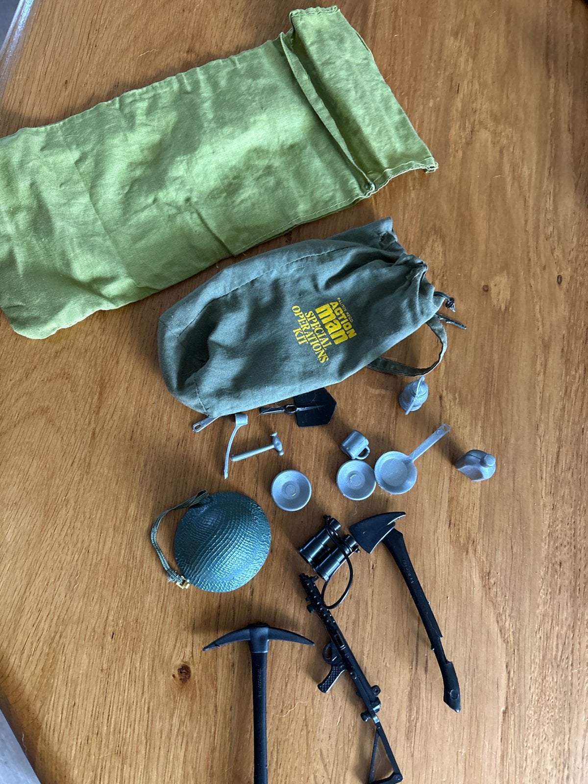 Vintage Action Man Special Operations Kit met accessoires, Ophalen of Verzenden, Gebruikt