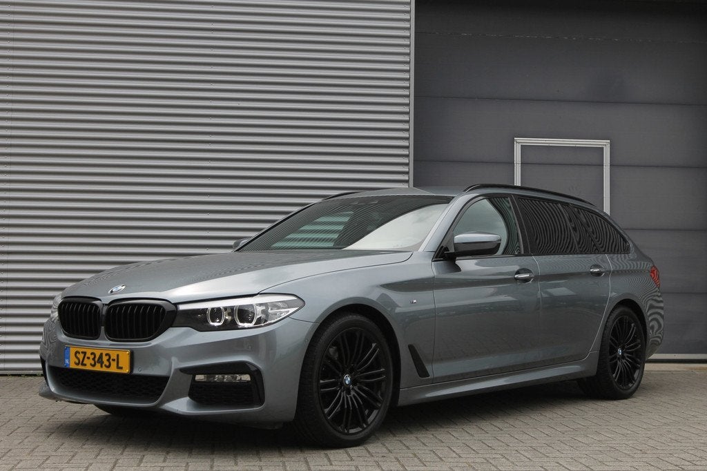 BMW 5 Serie Touring 520d High Executive Aut. I M-Pakket I Na, Auto's, Automaat, 2000 kg, Leder en Stof, Origineel Nederlands