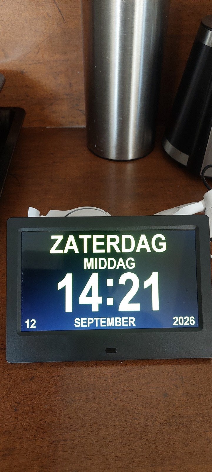 Dementieklok - Digitale kalenderklok met duidelijke weergave, Huis en Inrichting, Ophalen of Verzenden, Zo goed als nieuw, Kalenderfunctie