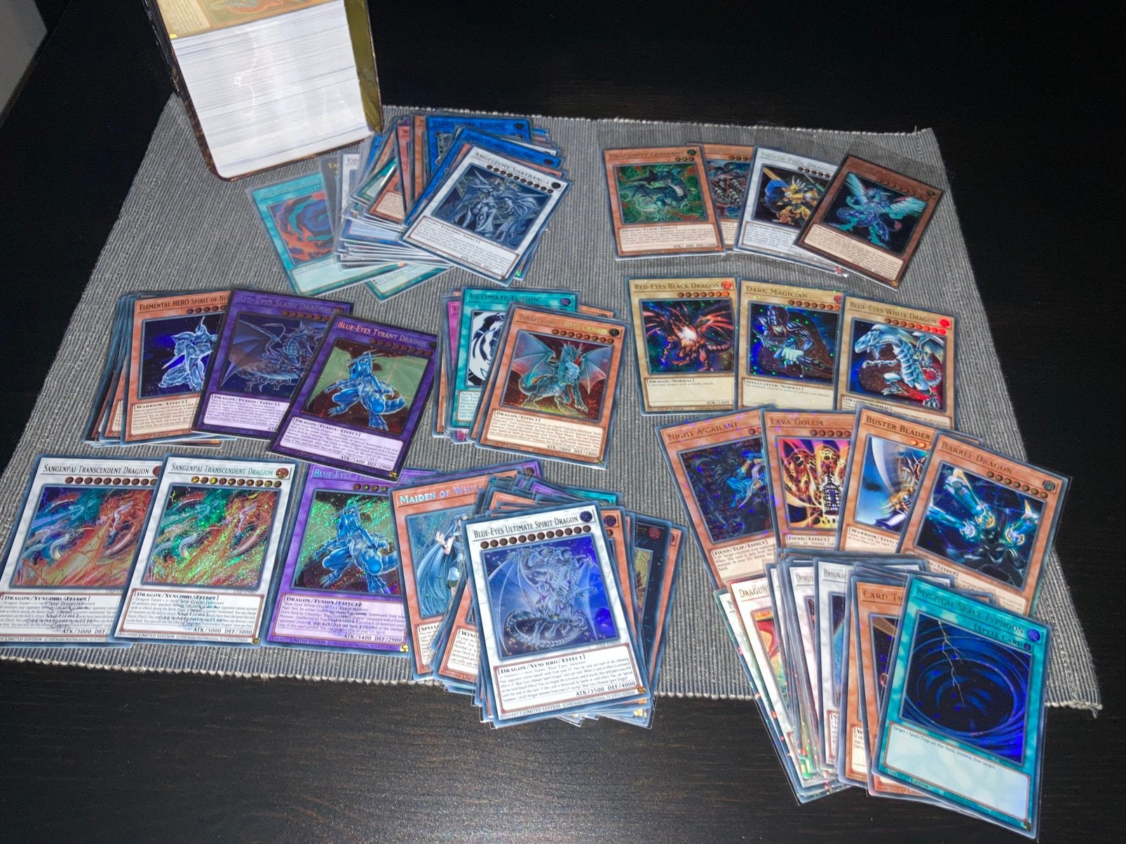 Grote collectie Yu-Gi-Oh! kaarten met blik, Hobby en Vrije tijd, Verzamelkaartspellen | Yu-gi-Oh!, Ophalen of Verzenden, Zo goed als nieuw